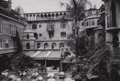 California: Riverside, Comedor del Patio del Glenwood Mission Inn de American Photographer (after)