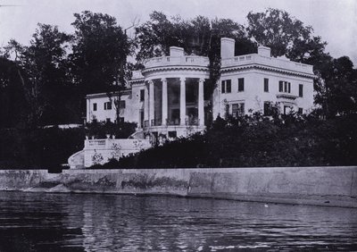 Charles A Platt: Gwinn, frente al lago de American Photographer (after)