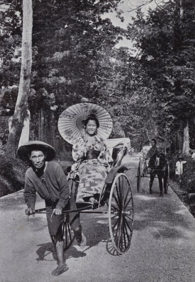 Chicas japonesas en jinrikshas (foto en blanco y negro) de American Photographer (after)