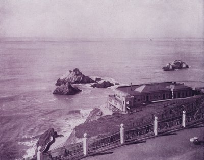 Rocas de Foca y Cliff House en la Puerta Dorada, San Francisco (foto en b/n) de American Photographer (after)