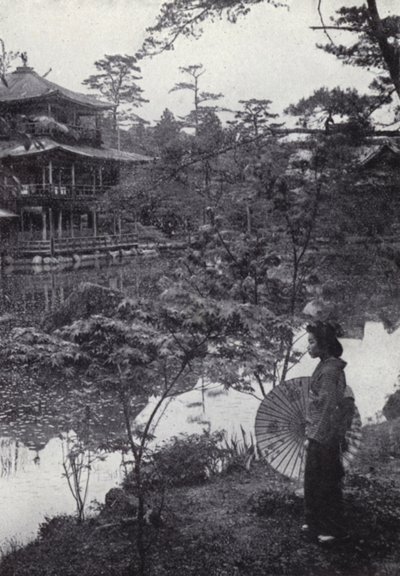 El pabellón dorado en Kinkakuji (foto en blanco y negro) de American Photographer (after)