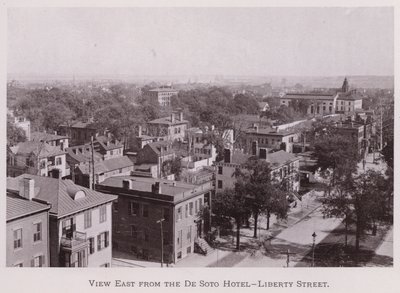 Vista al este desde el Hotel De Soto, Liberty Street (foto en blanco y negro) de American Photographer (after)