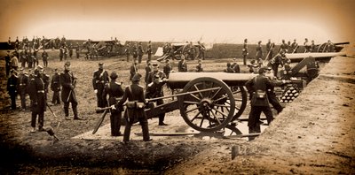 1ª Artillería Pesada de Connecticut manejando cañones en Fort Richardson, finales de 1861 de American Photographer