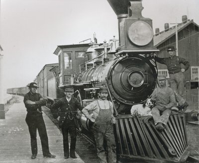 Un tren de carga del ferrocarril Central Pacific con la tripulación en Mill City, Nevada de American Photographer