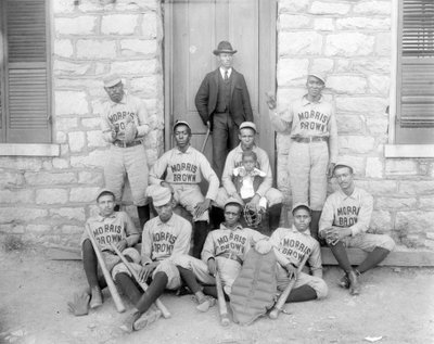 Jugadores de béisbol afroamericanos del Morris Brown College, Atlanta, Georgia, c.1899 (impresión en plata de gelatina) de American Photographer