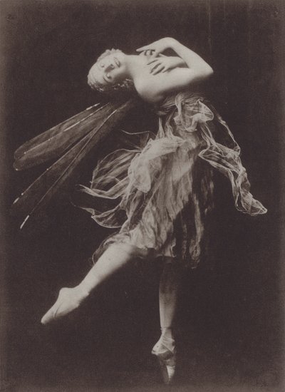 Anna Pavlova en La mosca del dragón (foto b/n) de American Photographer