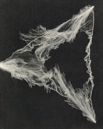 Rayos artificiales producidos en un laboratorio (foto b/n) de American Photographer