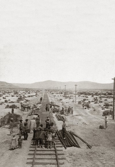 Construcción en 1869 del Ferrocarril Central del Pacífico - Nevada - Trabajadores construyendo las líneas ferroviarias de la Compañía Central del Pacífico para construir el primer ferrocarril transcontinental norteamericano de American Photographer