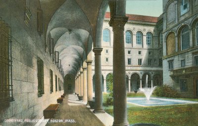 Patio de la Biblioteca Pública, Boston, Massachusetts, EE.UU. (foto en color) de American Photographer