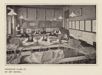 Clase de diseño en una escuela de arte (foto en blanco y negro) de American Photographer