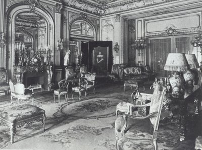 Sala de estar en la casa de la familia Astor, Quinta Avenida, Nueva York de American Photographer