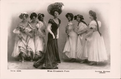 Elizabeth Firth, cantante y actriz estadounidense (foto b/n) de American Photographer