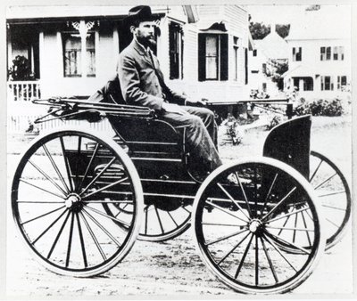 Primer automóvil americano, diseñado y construido por Charles y Frank Duryea de American Photographer