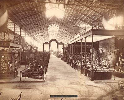 Sección Francesa, Edificio Principal, Exposición Internacional del Centenario, Filadelfia, 1876 de American Photographer