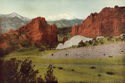 Puerta, Jardín de los Dioses, Colorado, Pico Pikes en la distancia de American Photographer
