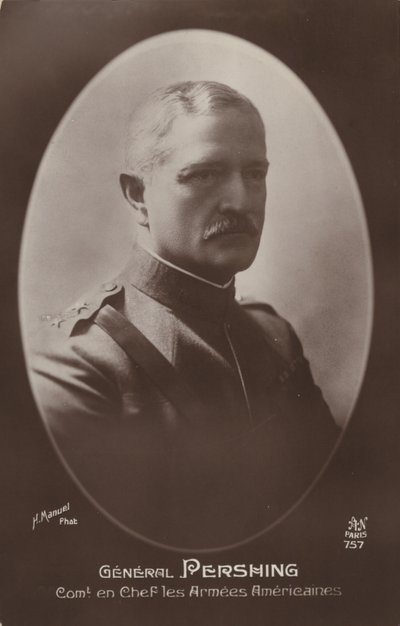 General John J Pershing (foto en blanco y negro) de American Photographer