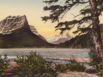 Parque Nacional de los Glaciares: Lago St Mary desde Baring Creek (foto coloreada) de American Photographer
