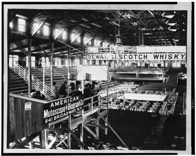 Interior de la casa club de Coney Island, c.1899 de American Photographer