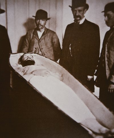 Jesse James en su ataúd después de ser asesinado en 1882 de American Photographer