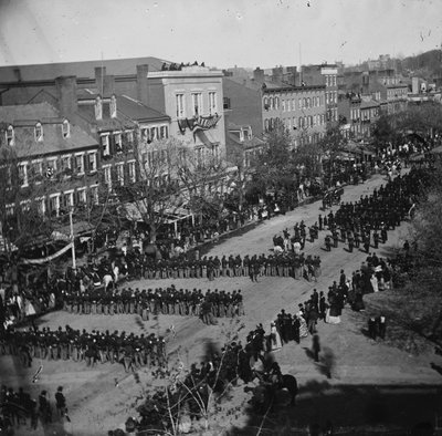 Funeral de Lincoln en la avenida Pennsylvania, Washington, D.C., 19 de abril de 1865 de American Photographer