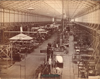 Machinery Hall, South Avenue, Exposición Internacional del Centenario de Filadelfia, 1876 de American Photographer