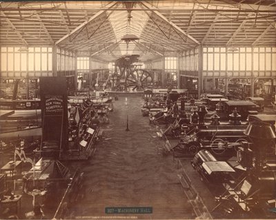 Machinery Hall, desde el extremo norte, Exposición Internacional del Centenario de Filadelfia, 1876 de American Photographer