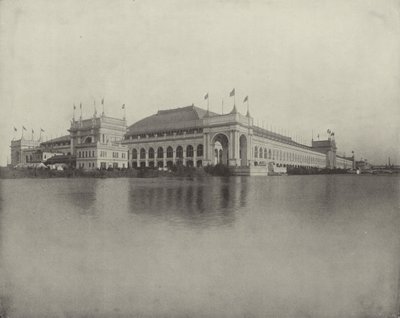 Edificio de Manufacturas desde el Extremo Norte de la Isla Arbolada de American Photographer