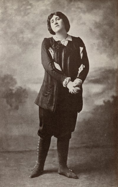 Melanie Kurt, como "Fidelio" (foto en blanco y negro) de American Photographer