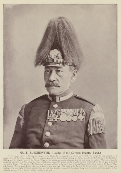 Sr. E Ruscheweyh, líder de la banda de infantería alemana de American Photographer