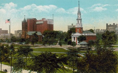 New Haven, Conn: Trinity Church, Taft Hotel y Center Church desde el otro lado del Green (foto en color) de American Photographer