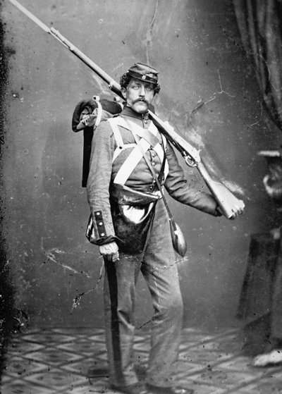 Miliciano del estado de Nueva York con rifle-mosquete de percusión de American Photographer