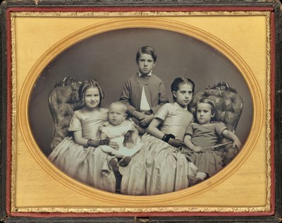 Retrato de cinco niños,c. 1850 (foto) de American Photographer