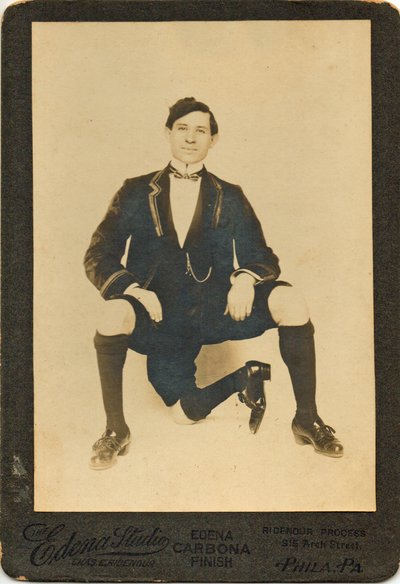 Retrato de Francisco Lentini (1881-1966), el hombre de tres piernas de American Photographer