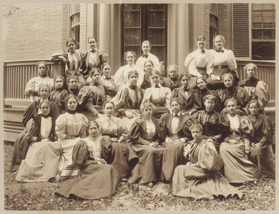 Clase de Radcliffe de 1896 (foto en b/n) de American Photographer