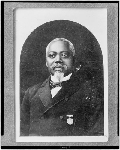 Sargento William Carney, retrato de cabeza y hombros, de frente, c.1900 de American Photographer