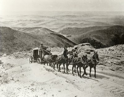 Diligencia cruzando el Paso San Marcos, California de American Photographer