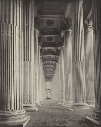 La columnata del peristilo de American Photographer