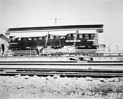 El depósito, sala de espera y oficina de boletos del Ferrocarril Las Vegas Salt Lake, Nevada de American Photographer