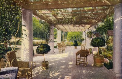 La pérgola, un elemento característico de la casa californiana (foto en color) de American Photographer