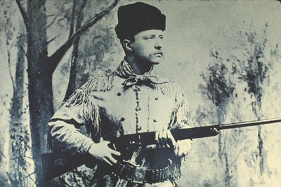 Theodore Roosevelt en traje de caza, c.1885 (foto en blanco y negro) de American Photographer