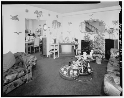 Interior típico, sala de estar que conduce al comedor. - Techwood Homes, Edificio No. 18 de American Photographer