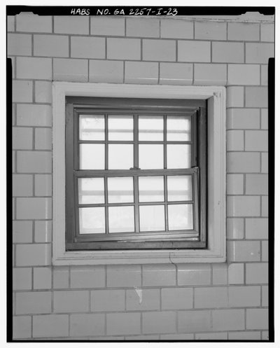 Detalle típico de ventana de hueco de escalera. - Techwood Homes, Edificio No. 6, 465 Techwood Drive y 119-125 Hunnicutt Street, Atlanta, condado de Fulton, GA de American Photographer