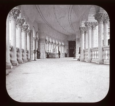 Exposición Mundial Colombina: Columnata de Pesquerías, Chicago, 1893 de American Photographer