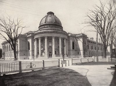 Universidad de Yale: "Rotonda", Woolsey Hall a la izquierda, Yale Dining-Hall a la derecha (foto b/n) de American Photographer