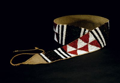 Cinturón Ceremonial de Mujer, tribu Maidu, California de American School