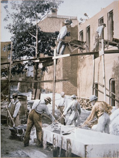 Afroamericanos construyendo una extensión del Instituto Industrial Negro en Tuskegee, Alabama de American School