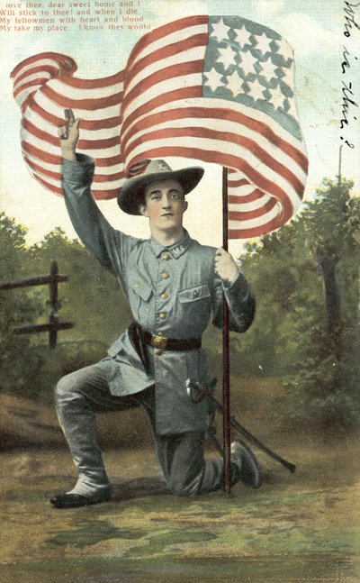 Soldado americano sosteniendo la bandera de las estrellas y las franjas de American School