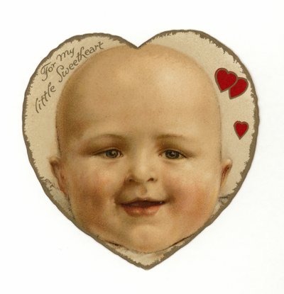 Cara de bebé en corazón de American School