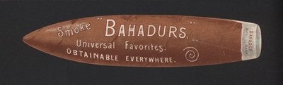 Marcador publicitario de cigarros Bahadur de American School