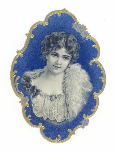 Busto de una joven con cabello corto de American School